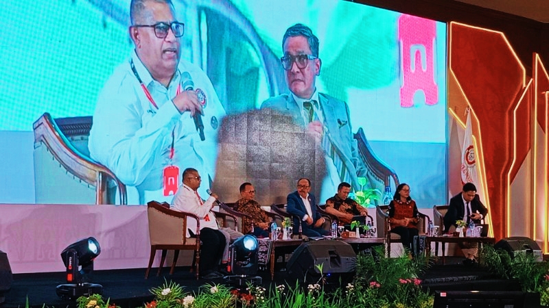 Diskusi publik Rakernas ADVOKAI 2026 di Mataram menghadirkan Wakil Menteri Hukum RI, Hakim Agung, LPSK, Polri, Kejaksaan, dan ICJR untuk membahas implementasi KUHAP Baru serta tantangan penguatan kewenangan advokat dan perlindungan HAM.