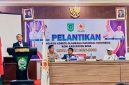 Ketua KONI NTB Mori Hanafi melantik dan mengukuhkan dr. H. Irfan beserta jajaran Pengurus KONI Kabupaten Bima masa bakti 2026-2030 di Aula Kantor Bupati Bima, Sabtu (6/6/2026).