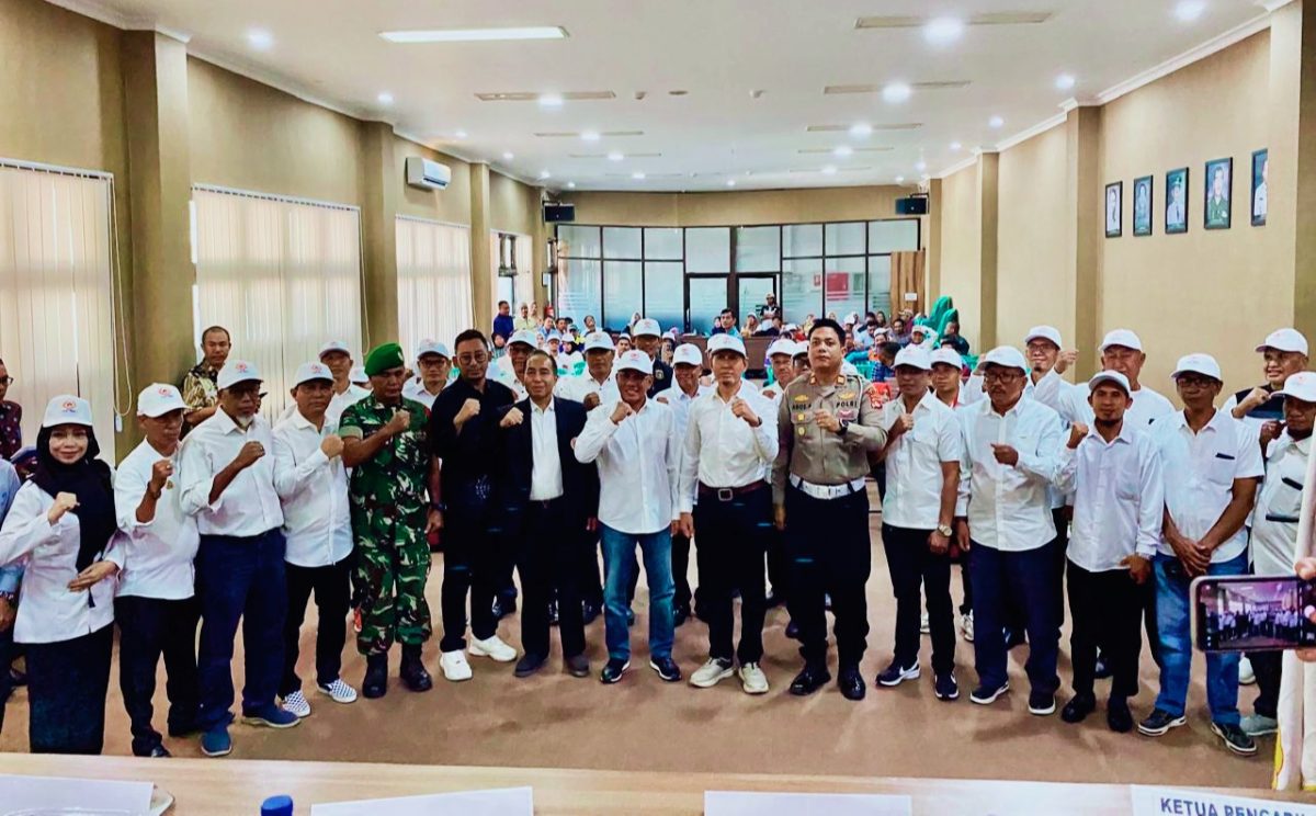 Bupati Bima Ady Mahyudi menghadiri pelantikan Ketua dan Pengurus KONI Kabupaten Bima periode 2026–2030 yang dipimpin Ketua KONI NTB H. Mori Hanafi di Aula Kantor Bupati Bima, Sabtu (6/6/2026).