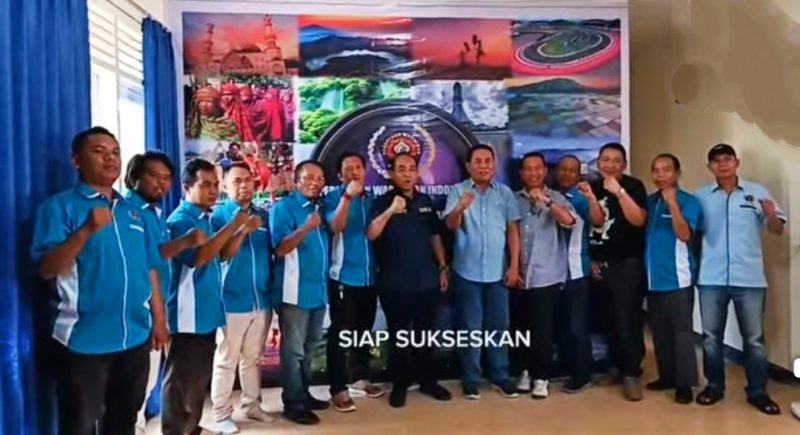 Ketua KONI NTB Mori Hanafi saat mengunjungi Sekretariat PWI NTB di Mataram, Senin (8/6/2026), untuk memberikan dukungan terhadap pelaksanaan Porwada PWI NTB 2026 sekaligus membahas persiapan Porprov NTB dan PON NTB-NTT 2028.