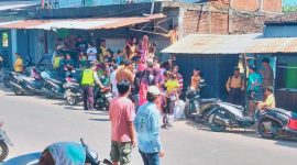 Petugas Satresnarkoba Polres Dompu bersama tim gabungan saat menggelar operasi penegakan hukum di Lingkungan Bali Barat, Kecamatan Dompu, yang berhasil mengamankan tujuh terduga pelaku dan menyita barang bukti diduga sabu seberat 31,71 gram.