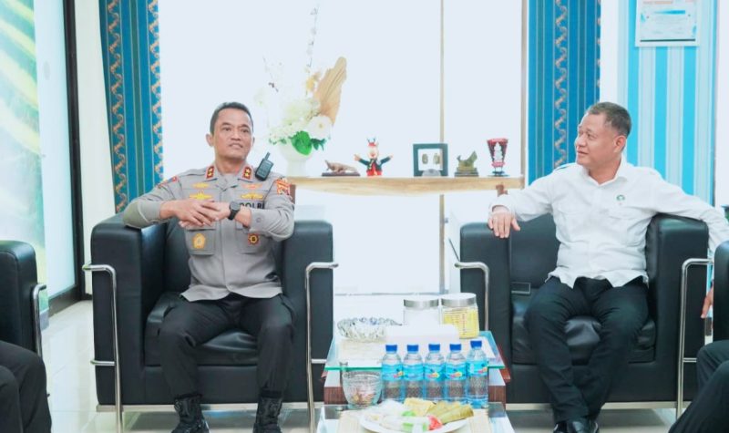 Kapolda NTB Irjen Pol. Kalingga Rendra Raharja saat melakukan silaturahmi dengan Kepala BNNP NTB Brigjen Pol. Marjuki di Kantor BNNP NTB, Mataram, Senin (8/6/2026), guna memperkuat sinergi pemberantasan peredaran narkoba di Nusa Tenggara Barat.