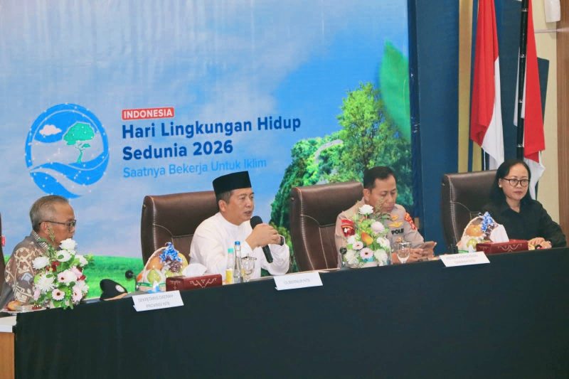 Menteri Lingkungan Hidup/Kepala Badan Pengendalian Lingkungan Hidup (BPLH) Moh. Jumhur Hidayat saat menghadiri peringatan Hari Lingkungan Hidup Nasional 2026. Menteri menyatakan komitmennya memberikan perhatian khusus terhadap berbagai persoalan lingkungan hidup di NTB dan akan melakukan kunjungan kerja pada Juli 2026.