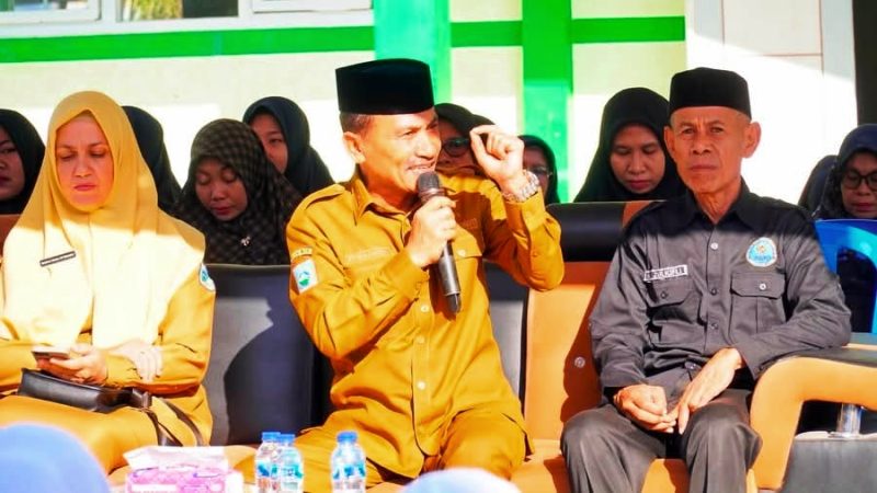 Wakil Bupati Dompu sekaligus Ketua BNK Dompu, Syirajuddin, SH., memberikan sosialisasi bahaya narkoba kepada pelajar MTsN 01 Dompu dalam kegiatan P4GN sebagai upaya pencegahan penyalahgunaan dan peredaran gelap narkotika di kalangan generasi muda.