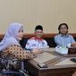Wakil Gubernur NTB Indah Dhamayanti Putri menerima audiensi DPD APDESI Merah Putih NTB di Mataram. Pertemuan membahas optimalisasi Program Desa Berdaya sebagai upaya mendukung pembangunan desa dan meningkatkan kesejahteraan masyarakat di tengah keterbatasan anggaran.
