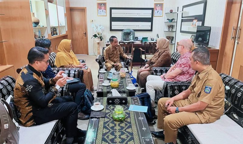 Kepala Disperindag NTB menerima kunjungan manajemen PT AMAN dan ODISI Wilderness North Group Company untuk membahas pengembangan Bendungan Batujai sebagai hub dan waterbase seaplane pertama di Indonesia.