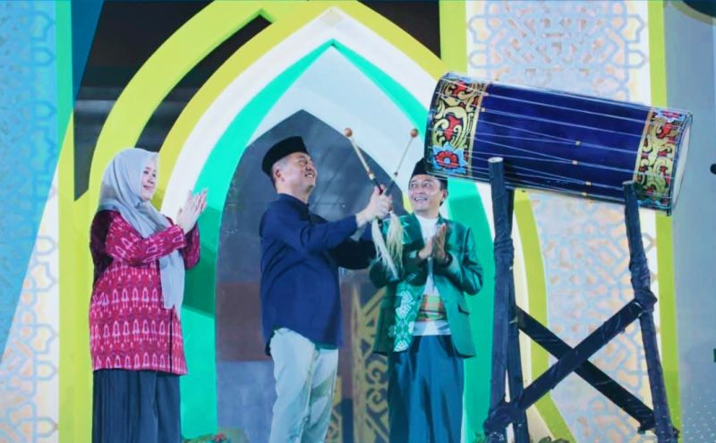 Gubernur NTB Dr. H. Lalu Muhamad Iqbal, S.IP., M.Si., memukul bedug sebagai tanda resmi dimulainya Musabaqah Tilawatil Qur'an (MTQ) XXXI Tingkat Provinsi Nusa Tenggara Barat Tahun 2026 di Kabupaten Lombok Tengah, Selasa (9/6/2026).