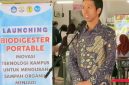 Rektor Universitas Mataram Prof. Dr. Sukardi bersama Kepala BRIDA NTB I Gede Putu Aryadi saat peluncuran Biodigester Portable, inovasi teknologi pengolah sampah organik menjadi energi hijau di Mataram, Rabu (10/6/2026).
