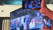 Terdakwa Radit Ardhiansyah menjalani sidang putusan di Pengadilan Negeri Mataram, Rabu (10/6/2026). Majelis hakim menjatuhkan vonis 6 tahun penjara dalam kasus kematian mahasiswi Ni Made Vaniradya Puspa Nitra alias Vira di Pantai Nipah.