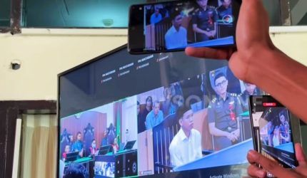 Radit Ardhiansyah saat menjalani sidang putusan di PN Mataram dan divonis 6 tahun penjara dalam kasus kematian mahasiswi Vira di Pantai Nipah.