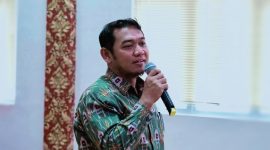 Guru Besar FHISIP Universitas Mataram, Kurniawan, menyampaikan pandangannya terkait perbedaan tuntutan jaksa dan putusan hakim dalam kasus Radiet/Vira.