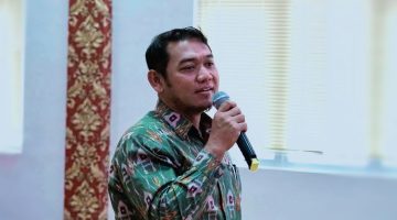 Guru Besar FHISIP Universitas Mataram, Kurniawan, menyampaikan pandangannya terkait perbedaan tuntutan jaksa dan putusan hakim dalam kasus Radiet/Vira.