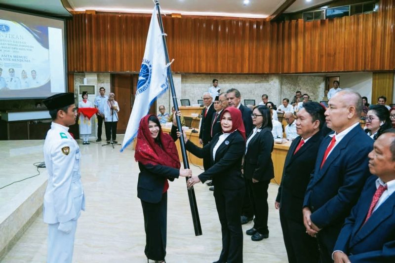 Ketua Umum DPP ASITA Nunung Rusmiati melantik Sellywati sebagai Ketua DPD ASITA NTB periode 2026–2031 di Gedung Sangkareang Kantor Gubernur NTB.