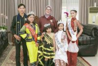 Ketua TP PKK NTB, Sinta M. Iqbal, menerima audiensi Duta Remaja Pariwisata NTB di Pendopo Gubernur NTB dan memberikan motivasi kepada generasi muda untuk terus mengembangkan potensi diri.