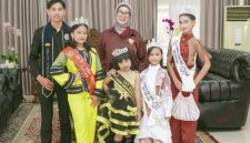 Ketua TP PKK NTB, Sinta M. Iqbal, menerima audiensi Duta Remaja Pariwisata NTB di Pendopo Gubernur NTB dan memberikan motivasi kepada generasi muda untuk terus mengembangkan potensi diri.