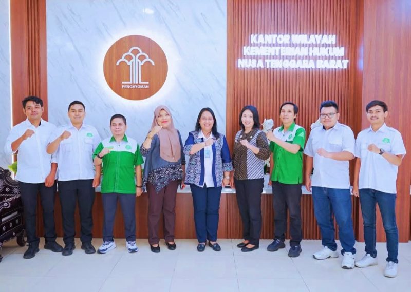 Ketua LBH GP Ansor NTB Abdul Majid bersama jajaran pengurus saat melakukan audiensi dengan Kanwil Kemenkum NTB membahas penguatan paralegal dan layanan bantuan hukum.