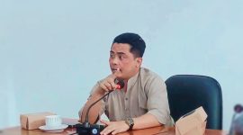 Ketua Komisi I DPRD NTB, Moh Akri, memberikan keterangan terkait proses pembentukan tim seleksi calon anggota KPID NTB yang masih menunggu penerbitan SK dari pimpinan DPRD.