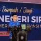 Sekretaris Daerah Provinsi NTB, Abul Chair, memberikan arahan kepada ASN dalam acara Pengambilan Sumpah dan Janji PNS Lingkup Pemerintah Provinsi NTB di Graha Bhakti Praja, Kantor Gubernur NTB.