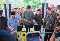 Bupati Lombok Barat H. Lalu Ahmad Zaini (LAZ) saat meresmikan penerapan sistem e-ticketing di Pelabuhan Senggigi untuk mendukung wisata digital.