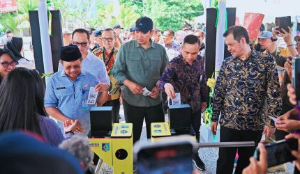 Bupati Lombok Barat Lalu Ahmad Zaini meresmikan sistem e-ticketing Pelabuhan Senggigi untuk wisata digital