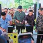 Bupati Lombok Barat H. Lalu Ahmad Zaini (LAZ) saat meresmikan penerapan sistem e-ticketing di Pelabuhan Senggigi untuk mendukung wisata digital.