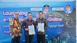 Bank NTB Syariah bersama PT Easybook Teknologi Indonesia saat penandatanganan kerja sama penerapan sistem pembayaran digital Easybook untuk mendukung e-ticketing dan transformasi digital layanan transportasi di Pelabuhan Senggigi, Lombok Barat.