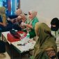 Tim kesehatan memeriksa kondisi peserta MTQ XXXI NTB yang mengalami keluhan kesehatan selama pelaksanaan lomba di Lombok Tengah.