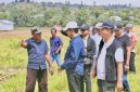 Sabtu, 9 Mei 2026, rombongan Dinas Peternakan dan Kesehatan Hewan Kabupaten Bima bersama Dinas PUPR Kabupaten Bima mendampingi Direktur Hilirisasi Hasil Peternakan Kementerian Pertanian RI, Dr. drh. Makmun Junaidin, M.Sc., beserta rombongan saat melakukan kunjungan kerja dan peninjauan langsung lokasi calon kawasan hilirisasi peternakan di Desa Madawau dan Desa Tolonggeru, Kecamatan Madapangga, Kabupaten Bima.
