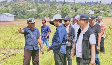 Direktur Hilirisasi Hasil Peternakan Kementerian Pertanian RI meninjau lokasi calon kawasan peternakan ayam terintegrasi nasional di Kecamatan Madapangga, Kabupaten Bima.