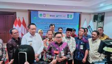 Direktur Jenderal Peternakan dan Kesehatan Hewan Kementerian Pertanian, Agung Suganda, menyampaikan perkembangan Program Hilirisasi Ayam Terintegrasi yang mendapat dukungan dana awal sekitar Rp5 triliun dan mulai memasuki tahap pembangunan di sejumlah daerah, termasuk Kabupaten Bima dan Gorontalo.