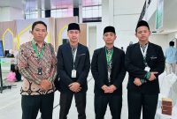 Tim Fahmil Al-Qur'an Putra Kabupaten Sumbawa Barat berfoto usai meraih juara pertama pada babak final MTQ XXXI Tingkat Provinsi NTB di Lombok Tengah. Tim gabungan dari tiga lembaga pendidikan tersebut berhasil meraih nilai tertinggi dan menargetkan prestasi di tingkat nasional.