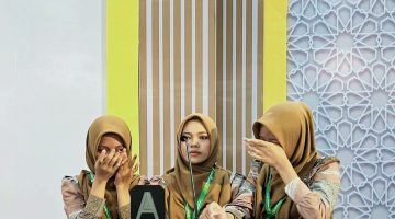 Tim Fahmil Al-Qur'an Putri Kabupaten Lombok Timur berfoto usai meraih juara pertama pada babak final Fahmil Al-Qur'an MTQ XXXI Tingkat Provinsi NTB Tahun 2026 di Lombok Tengah, Minggu (14/6/2026).