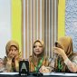 Tim Fahmil Al-Qur'an Putri Kabupaten Lombok Timur berfoto usai meraih juara pertama pada babak final Fahmil Al-Qur'an MTQ XXXI Tingkat Provinsi NTB Tahun 2026 di Lombok Tengah, Minggu (14/6/2026).