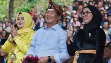 Gubernur NTB Bersama Wakil Gubernur NTB dan Istri Gubernur Saat menghadiri kegiatan Undangan Dari Masyarakat