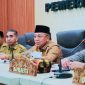 Wali Kota Bima H. A. Rahman H. Abidin memimpin rapat koordinasi stabilitas distribusi LPG 3 Kg bersama Forkopimda, camat, lurah, dan OPD di Aula Maja Labo Dahu Kota Bima.