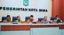 Suasana rapat koordinasi dan pembahasan distribusi LPG 3 Kg bersubsidi di Kota Bima yang melibatkan DPRD, Pemerintah Kota Bima, aparat kepolisian, dan TNI untuk mengatasi kelangkaan serta lonjakan harga gas subsidi.