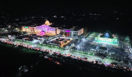 Ribuan masyarakat menghadiri malam penutupan MTQ XXXI NTB 2026 di Lombok Tengah dengan suasana meriah, penuh khidmat, dan semangat syiar Al-Qur’an.
