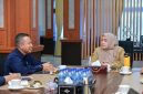 Kepala BBPOM Mataram Yogi Abaso memaparkan program prioritas tahun 2026 kepada Wakil Gubernur NTB, termasuk penguatan pengawasan obat ilegal dan Program Kabupaten/Kota Pangan Aman.