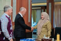 Wakil Gubernur NTB Indah Dhamayanti Putri atau akrab disapa Umi Dinda menerima kunjungan Konsulat Jenderal Amerika Serikat bersama tim Ambassadors Water Expert Program (AWEP) di Kantor Gubernur NTB untuk membahas pengelolaan sumber daya air, dampak pertambangan, serta pelestarian lingkungan dan Gunung Rinjani.