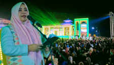 Lautan manusia memadati arena penutupan MTQ XXXI Tingkat Provinsi NTB Tahun 2026 di Bencingah Agung Masmirah, Lombok Tengah. Wakil Gubernur NTB Umi Dinda hadir menutup secara resmi ajang syiar Islam terbesar di Nusa Tenggara Barat tersebut.