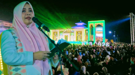 Lautan manusia memadati arena penutupan MTQ XXXI Tingkat Provinsi NTB Tahun 2026 di Bencingah Agung Masmirah, Lombok Tengah. Wakil Gubernur NTB Umi Dinda hadir menutup secara resmi ajang syiar Islam terbesar di Nusa Tenggara Barat tersebut.