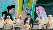 Kafilah Kabupaten Lombok Tengah berpose bersama usai dinobatkan sebagai Juara Umum MTQ XXXI Tingkat Provinsi NTB Tahun 2026 dengan perolehan 13 medali emas, 9 perak, dan 9 perunggu di Lombok Tengah.
