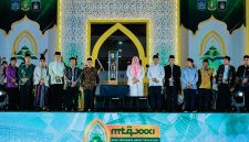 Wakil Gubernur NTB, Umi Dinda, secara resmi menutup MTQ XXXI NTB 2026 di Lombok Tengah yang sekaligus mengumumkan Lombok Tengah sebagai Juara Umum.