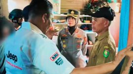 Kapolres Sumbawa memimpin langsung penggerebekan kampung rawan narkoba di Dusun Serading, Kecamatan Moyo Hilir, dengan hasil penyitaan 17 poket sabu dan pengamanan seorang terduga pelaku.