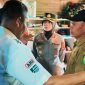 Kapolres Sumbawa memimpin langsung penggerebekan kampung rawan narkoba di Dusun Serading, Kecamatan Moyo Hilir, dengan hasil penyitaan 17 poket sabu dan pengamanan seorang terduga pelaku.