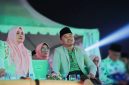 Terlihat Wakil Ketua I DPRD NTB H. Lalu Wirajaya bersama Wakil Gubernur NTB Hj. Indah Dhamayanti Putri saat menghadiri acara Penutupan Musabaqah Tilawatil Qur’an (MTQ) XXXI Tingkat Provinsi NTB Tahun 2026 yang berlangsung di Kabupaten Lombok Tengah.