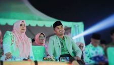 Terlihat Wakil Ketua I DPRD NTB H. Lalu Wirajaya bersama Wakil Gubernur NTB Hj. Indah Dhamayanti Putri saat menghadiri acara Penutupan Musabaqah Tilawatil Qur’an (MTQ) XXXI Tingkat Provinsi NTB Tahun 2026 yang berlangsung di Kabupaten Lombok Tengah.