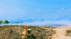 TPA Regional Kebon Kongok di Kabupaten Lombok Barat, Nusa Tenggara Barat. TPA terbesar di NTB ini disebut memiliki potensi menghasilkan sekitar 9 juta ton gas metana per tahun yang direncanakan untuk dikembangkan sebagai sumber energi alternatif bagi masyarakat.