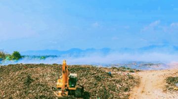 TPA Regional Kebon Kongok di Kabupaten Lombok Barat, Nusa Tenggara Barat. TPA terbesar di NTB ini disebut memiliki potensi menghasilkan sekitar 9 juta ton gas metana per tahun yang direncanakan untuk dikembangkan sebagai sumber energi alternatif bagi masyarakat.