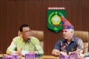 Suasana diskusi antara Delegasi Konsulat Amerika Serikat dan Bupati serta perangkat daerah Kabupaten Sumbawa terkait tambang rakyat Lantung.